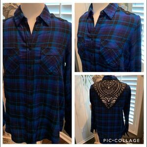 Boyfriend flannel plaid buttoned down shirt by Express